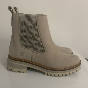NWOT Timberland Women’s Cortina Valley Chelsea Boots